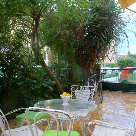 House With Yard In Corfu Town Apartament