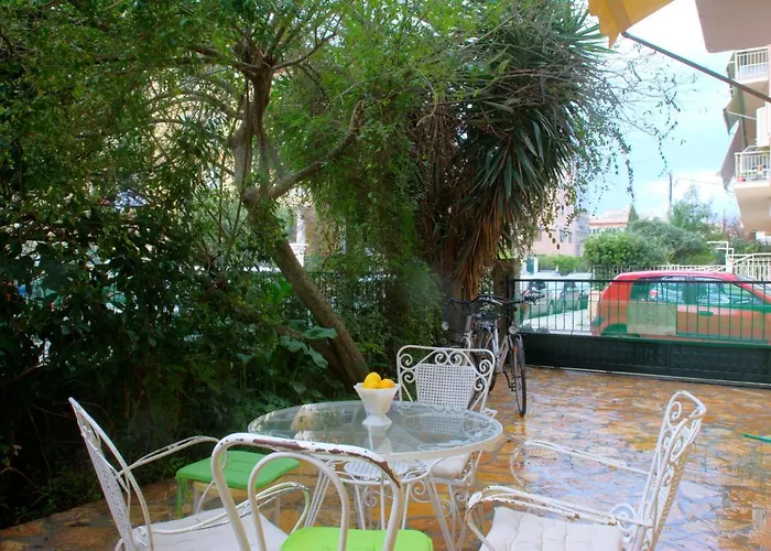 House With Yard In Corfu Town Apartament